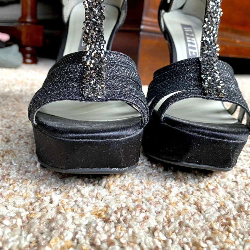 📦DONATING 3/1📦Vera Wang Formal Heels - Picture 3 of 6